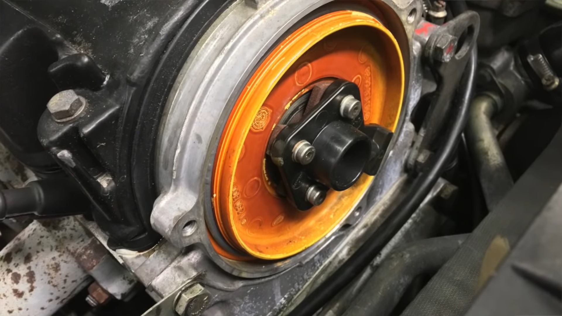 Mercedes W124 podczas rzetelnej kontroli pojazdu w Broler.Serwis .